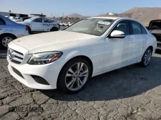2020 Mercedes-Benz C 300 z VIN 55SWF8DB9LU331893, wystawiony jako Copart lot #80823685 z przebiegiem 49 219 mil mil oraz Czysty tytuł • Clean title. Historia ofert i sprzedaży dostępna na DreamBid. Obrazek 1.