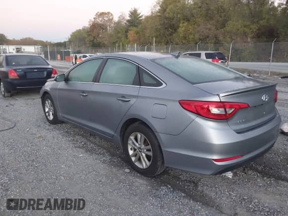 2016 Hyundai Sonata SE с VIN 5NPE24AF1GH305286, выставлен на аукционе IAAI как лот 43438911 с пробегом 88 495 миль миль и . История ставок и продаж доступна на DreamBid. Изображение 3.