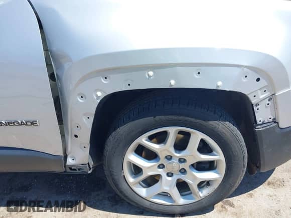 2017 Jeep Renegade Latitude z VIN ZACCJABB9HPE58639, wystawiony jako IAAI lot #42083266 z przebiegiem 154 061 mil mil oraz . Historia ofert i sprzedaży dostępna na DreamBid. Obrazek 6.
