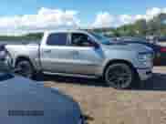 2022 Ram 1500 Laramie z VIN 1C6SRFJT3NN188430, wystawiony jako IAAI lot #43078067 z przebiegiem 26 073 mil mil oraz . Historia ofert i sprzedaży dostępna na DreamBid. Obrazek 13.