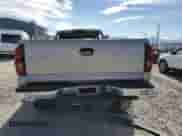 2004 Chevrolet Silverado 2500HD LS z VIN 1GCHK231X4F137978, wystawiony jako Copart lot #66332815 z przebiegiem Nie podano mil oraz Nie do naprawy • Non repairable. Historia ofert i sprzedaży dostępna na DreamBid. Obrazek 6.