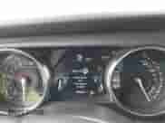 2021 Jeep Wrangler Unlimited Sahara z VIN 1C4JJXP67MW686559, wystawiony jako IAAI lot #42560577 z przebiegiem 43 902 mil mil oraz . Historia ofert i sprzedaży dostępna na DreamBid. Obrazek 7.