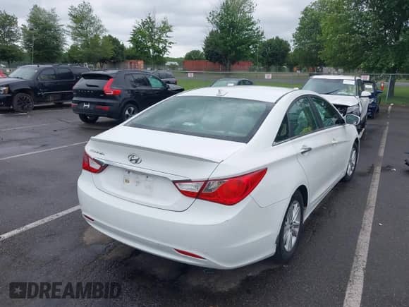 2013 Hyundai Sonata GLS with VIN 5NPEB4AC3DH705495, listed as a IAAI auction lot 42613197 with 116,036 mi miles and . Bid and sale history available at DreamBid. Image 4.