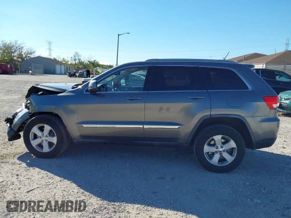 2011 Jeep Grand Cherokee Laredo z VIN 1J4RR4GG3BC723439, wystawiony jako IAAI lot #43385250 z przebiegiem 119 619 mil mil oraz . Historia ofert i sprzedaży dostępna na DreamBid. Obrazek 14.