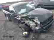 1998 Dodge Dakota SLT z VIN 1B7FL26X5WS716567, wystawiony jako IAAI lot #41078500 z przebiegiem 122 720 mil mil oraz . Historia ofert i sprzedaży dostępna na DreamBid. Obrazek 1.