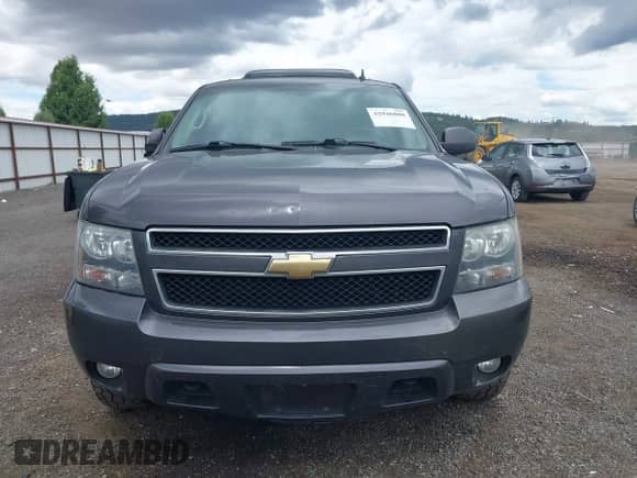 2011 Chevrolet Suburban LT with VIN 1GNSKJE33BR172783, listed as a IAAI auction lot 42946008 with 212,959 mi miles and . Bid and sale history available at DreamBid. Image 12.