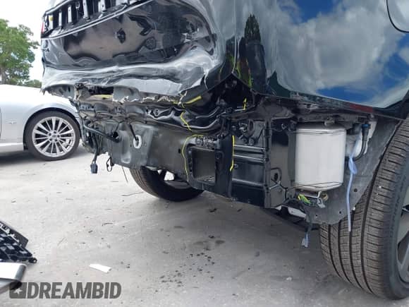 2025 Land Rover Range Rover Sport Dynamic SE with VIN SAL1L9FU4SA438441, listed as a IAAI auction lot 42253464 with 777 mi miles and . Bid and sale history available at DreamBid. Image 19.