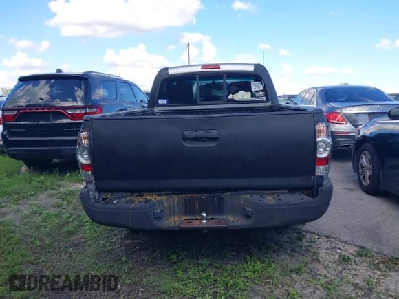 2011 Toyota Tacoma z VIN 5TFNX4CN3BX007146, wystawiony jako IAAI lot #43482506 z przebiegiem 338 496 mil mil oraz . Historia ofert i sprzedaży dostępna na DreamBid. Obrazek 16.