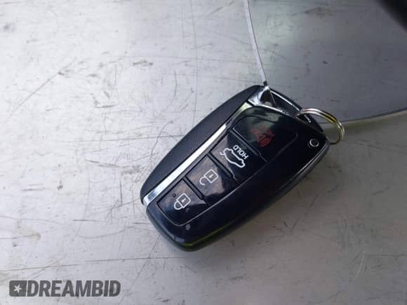 2016 Hyundai Equus Signature z VIN KMHGH4JH2GU102255, wystawiony jako IAAI lot #43273374 z przebiegiem 114 244 mil mil oraz . Historia ofert i sprzedaży dostępna na DreamBid. Obrazek 11.