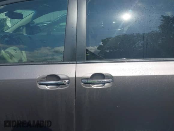 2013 Toyota Sienna XLE with VIN 5TDDK3DC7DS055811, listed as a IAAI auction lot 42724410 with 136,322 mi miles and . Bid and sale history available at DreamBid. Image 15.