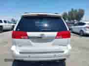 2005 Toyota Sienna XLE z VIN 5TDZA22C85S359348, wystawiony jako IAAI lot #42640899 z przebiegiem 185 773 mil mil oraz . Historia ofert i sprzedaży dostępna na DreamBid. Obrazek 16.