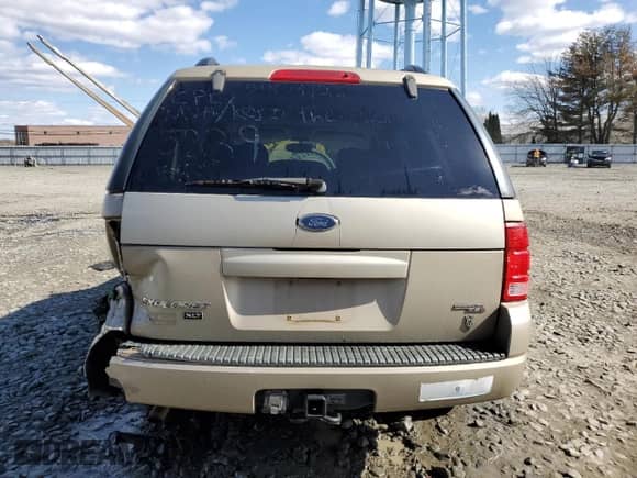 2005 Ford Explorer XLT with VIN 1FMZU73W55UA75339, listed as a Copart auction lot 52194005 with 74,324 mi miles and Salvage title. Bid and sale history available at DreamBid. Image 6.