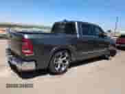 2021 Ram 1500 Limited z VIN 1C6SRFHM2MN560403, wystawiony jako Copart lot #67545695 z przebiegiem 62 123 mil mil oraz Szkoda całkowita • Salvage title. Historia ofert i sprzedaży dostępna na DreamBid. Obrazek 3.