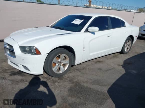 2014 Dodge Charger SE z VIN 2C3CDXBG8EH186625, wystawiony jako IAAI lot #43220089 z przebiegiem 168 978 mil mil oraz . Historia ofert i sprzedaży dostępna na DreamBid. Obrazek 17.