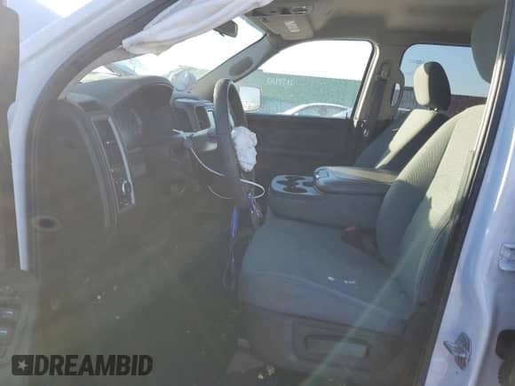 2019 Ram 1500 Tradesman z VIN 1C6RR7KM2KS699264, wystawiony jako Copart lot #88634705 z przebiegiem 104 080 mil mil oraz Szkoda całkowita • Salvage title. Historia ofert i sprzedaży dostępna na DreamBid. Obrazek 7.