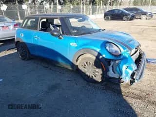 2017 MINI Hardtop Cooper S z VIN WMWXP7C51H3B93831, wystawiony jako IAAI lot #41383652 z przebiegiem 71 627 mil mil oraz . Historia ofert i sprzedaży dostępna na DreamBid. Obrazek 1.