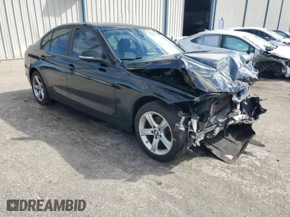 2014 BMW 3 Series 320i xDrive с VIN WBA3C3C5XEF985258, выставлен на аукционе Copart как лот 82362305 с пробегом 164 670 миль миль и Списание • Salvage title. История ставок и продаж доступна на DreamBid. Изображение 4.