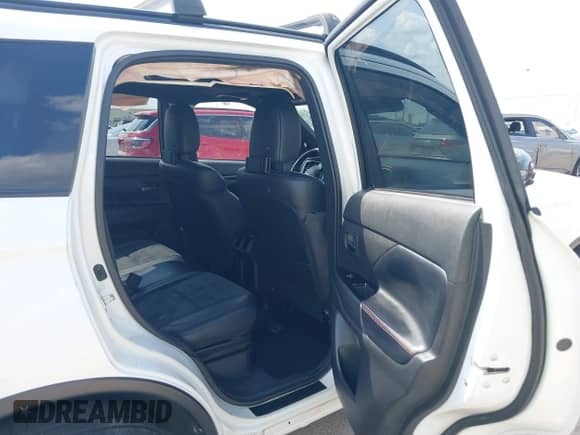 2020 Mitsubishi Outlander SE с VIN JA4AD3A33LZ023821, выставлен на аукционе IAAI как лот 43164288 с пробегом 465 235 миль миль и . История ставок и продаж доступна на DreamBid. Изображение 8.