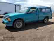 1995 Chevrolet S-10 LS z VIN 1GCCS14W6S8178835, wystawiony jako Copart lot #54881985 z przebiegiem 235 787 mil mil oraz Szkoda całkowita • Salvage title. Historia ofert i sprzedaży dostępna na DreamBid. Obrazek 1.