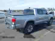2017 Toyota Tacoma Limited z VIN 5TFEZ5CN2HX021712, wystawiony jako IAAI lot #41355895 z przebiegiem 93 637 mil mil oraz . Historia ofert i sprzedaży dostępna na DreamBid. Obrazek 4.