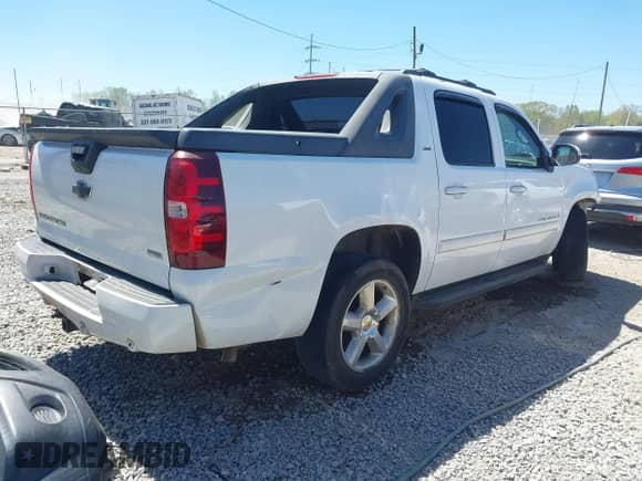 2009 Chevrolet Avalanche 2LT with VIN 3GNEC22029G165263, listed as a IAAI auction lot 41812096 with 206,530 mi miles and . Bid and sale history available at DreamBid. Image 4.