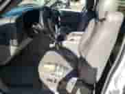 2004 Chevrolet Suburban Z71 z VIN 3GNFK16Z74G245340, wystawiony jako Copart lot #57491305 z przebiegiem 283 174 mil mil oraz Szkoda całkowita • Salvage title. Historia ofert i sprzedaży dostępna na DreamBid. Obrazek 7.