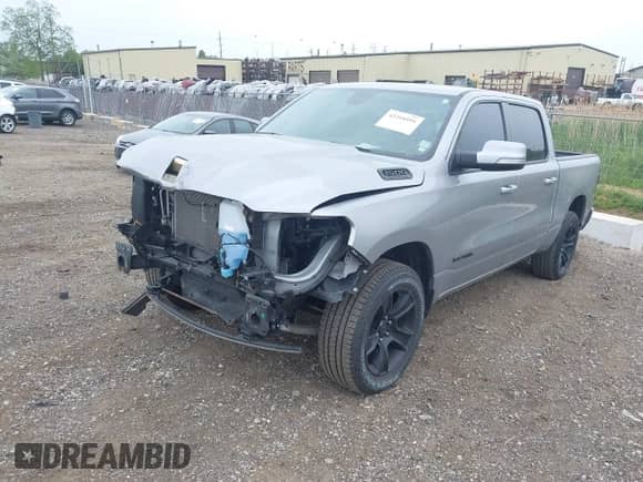 2020 Ram 1500 Lone Star z VIN 1C6SRFFT5LN184997, wystawiony jako IAAI lot #42310591 z przebiegiem 81 155 mil mil oraz . Historia ofert i sprzedaży dostępna na DreamBid. Obrazek 17.