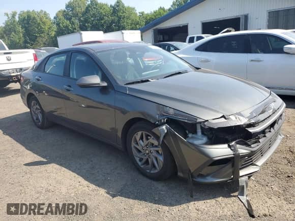 2024 Hyundai Elantra SEL z VIN KMHLM4DGXRU658930, wystawiony jako Copart lot #68425695 z przebiegiem 56 873 mil mil oraz Czysty tytuł • Clean title. Historia ofert i sprzedaży dostępna na DreamBid. Obrazek 4.