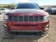 2021 Jeep Compass Altitude z VIN 3C4NJCBBXMT526972, wystawiony jako Copart lot #84058195 z przebiegiem 41 617 mil mil oraz Szkoda całkowita • Salvage title. Historia ofert i sprzedaży dostępna na DreamBid. Obrazek 5.