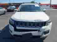 2017 Jeep Compass Latitude z VIN 3C4NJDBB8HT666563, wystawiony jako IAAI lot #43228511 z przebiegiem 116 669 mil mil oraz . Historia ofert i sprzedaży dostępna na DreamBid. Obrazek 12.