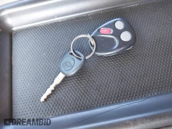 2004 Chevrolet Suburban LS with VIN 3GNEC16Z94G327949, listed as a IAAI auction lot 42922240 with 171,156 mi miles and . Bid and sale history available at DreamBid. Image 11.