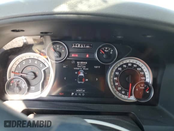 2015 Ram 1500 Lone Star с VIN 1C6RR7LM8FS594443, выставлен на аукционе Copart как лот 84211535 с пробегом 247 917 миль миль и Чистый • Clean title. История ставок и продаж доступна на DreamBid. Изображение 9.