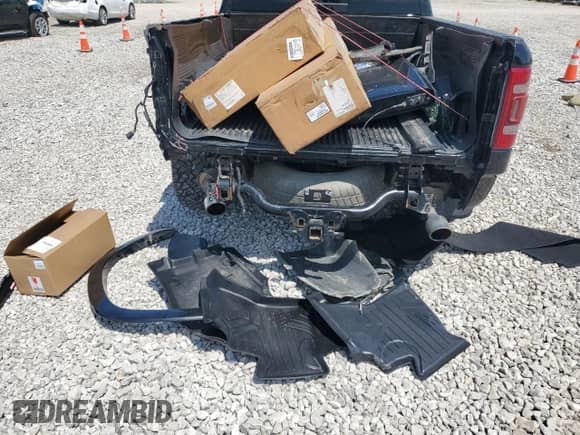 2019 Ram 1500 Laramie z VIN 1C6SRFDT5KN848846, wystawiony jako Copart lot #63485425 z przebiegiem 135 596 mil mil oraz Szkoda całkowita • Salvage title. Historia ofert i sprzedaży dostępna na DreamBid. Obrazek 12.