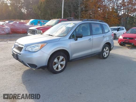 2015 Subaru Forester 2.5i z VIN JF2SJABC0FH433705, wystawiony jako IAAI lot #43556756 z przebiegiem 130 327 mil mil oraz . Historia ofert i sprzedaży dostępna na DreamBid. Obrazek 2.