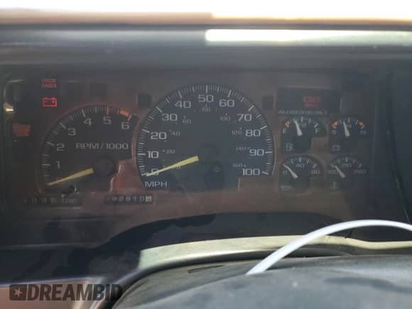 1998 GMC Sierra 1500 z VIN 1GTEC19M6WE521695, wystawiony jako Copart lot #57963205 z przebiegiem 282 910 mil mil oraz Szkoda całkowita • Salvage title. Historia ofert i sprzedaży dostępna na DreamBid. Obrazek 9.