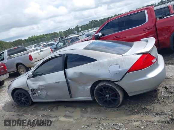 2006 Honda Accord EX-L z VIN 1HGCM82756A000025, wystawiony jako IAAI lot #41933496 z przebiegiem Nie podano mil oraz . Historia ofert i sprzedaży dostępna na DreamBid. Obrazek 13.