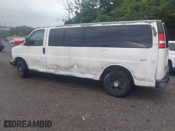 2011 Chevrolet Express Passenger 1LT с VIN 1GAZG1FG3B1143835, выставлен на аукционе IAAI как лот 42649421 с пробегом 162 129 миль миль и . История ставок и продаж доступна на DreamBid. Изображение 3.