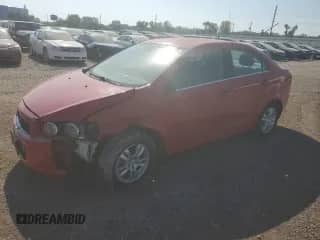 2013 Chevrolet Sonic LT с VIN 1G1JC5SH2D4129313, выставлен на аукционе Copart как лот 84061735 с пробегом 42 688 миль миль и Списание • Salvage title. История ставок и продаж доступна на DreamBid. Изображение 1.