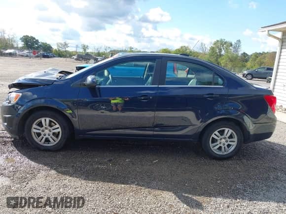 2015 Chevrolet Sonic LT с VIN 1G1JC5SH9F4210506, выставлен на аукционе IAAI как лот 43392251 с пробегом 94 216 миль миль и . История ставок и продаж доступна на DreamBid. Изображение 14.