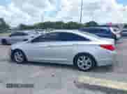 2013 Hyundai Sonata Limited с VIN 5NPEC4AC0DH628761, выставлен на аукционе IAAI как лот 42486195 с пробегом 258 221 миль миль и . История ставок и продаж доступна на DreamBid. Изображение 14.