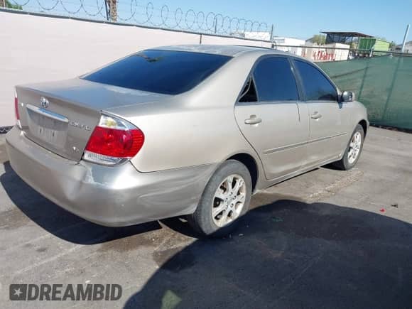 2005 Toyota Camry LE with VIN 4T1BF30K85U609522, listed as a IAAI auction lot 42965085 with 164,975 mi miles and . Bid and sale history available at DreamBid. Image 4.