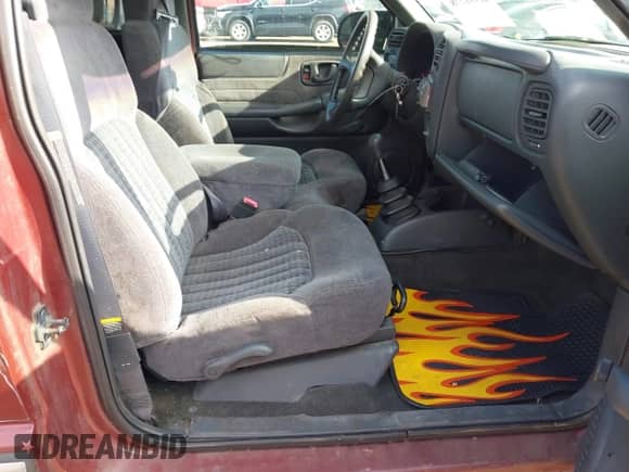 1998 Chevrolet S-10 LS with VIN 1GCCS1444WK131553, listed as a IAAI auction lot 41991278 with 203,639 mi miles and . Bid and sale history available at DreamBid. Image 5.