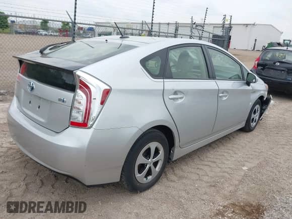 2015 Toyota Prius Four z VIN JTDKN3DU4F1893883, wystawiony jako IAAI lot #42335985 z przebiegiem 57 550 mil mil oraz . Historia ofert i sprzedaży dostępna na DreamBid. Obrazek 4.