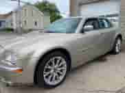 2008 Chrysler 300 C Hemi with VIN 2C3KA63H18H159843, listed as a Copart auction lot 61594125 with 69,982 mi miles and Clean title. Bid and sale history available at DreamBid. Image 2.