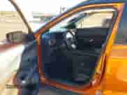 2021 Nissan Kicks SR z VIN 3N1CP5DV9ML563586, wystawiony jako IAAI lot #38018684 z przebiegiem 30 884 mil mil oraz . Historia ofert i sprzedaży dostępna na DreamBid. Obrazek 5.