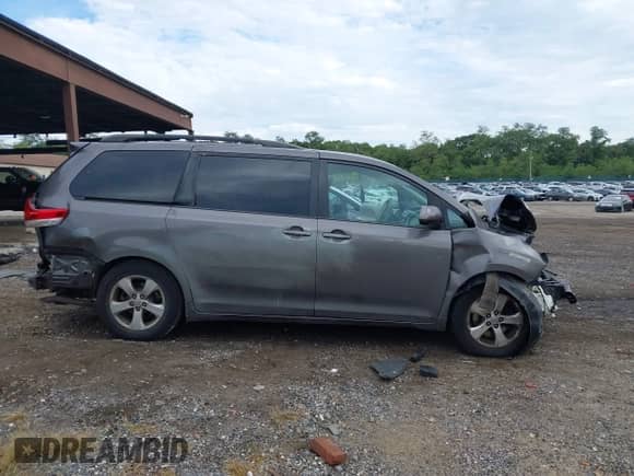 2013 Toyota Sienna LE AAS with VIN 5TDKK3DC1DS346408, listed as a IAAI auction lot 43276694 with 174,447 mi miles and . Bid and sale history available at DreamBid. Image 14.
