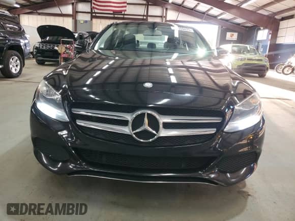 2015 Mercedes-Benz C 300 Luxury z VIN 55SWF4KBXFU022076, wystawiony jako Copart lot #89859425 z przebiegiem 213 704 mil mil oraz Czysty tytuł • Clean title. Historia ofert i sprzedaży dostępna na DreamBid. Obrazek 5.