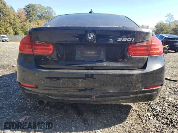 2015 BMW 3 Series 320i с VIN WBA3B1G5XFNT02502, выставлен на аукционе Copart как лот 82653425 с пробегом Не указан миль и Чистый • Clean title. История ставок и продаж доступна на DreamBid. Изображение 6.