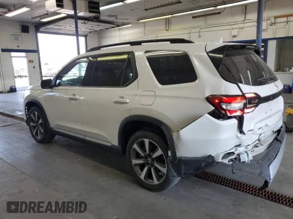 2024 Honda Pilot Elite with VIN 5FNYG1H83RB028758, listed as a Copart auction lot 70838215 with 33,342 mi miles and Salvage title. Bid and sale history available at DreamBid. Image 2.