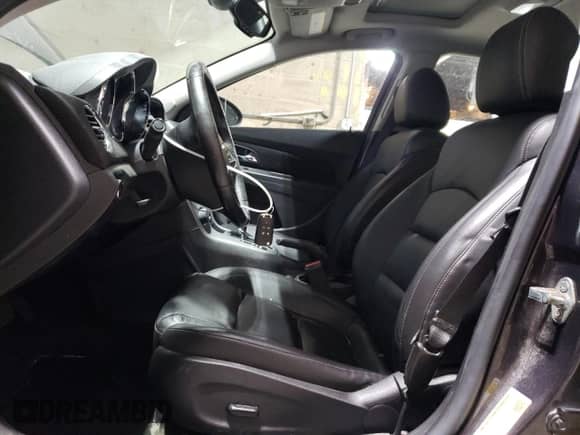 2014 Chevrolet Cruze LTZ z VIN 1G1PG5SB7E7434350, wystawiony jako Copart lot #69000325 z przebiegiem 90 015 mil mil oraz Szkoda całkowita • Salvage title. Historia ofert i sprzedaży dostępna na DreamBid. Obrazek 7.